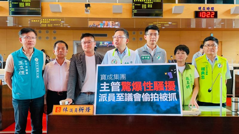 ▲林炘烽踢爆寶成集團某副總遭控性騷擾,竟指派員工到市議會跟拍性平訪談。(圖/記者顏幸如攝,2023.06.16)