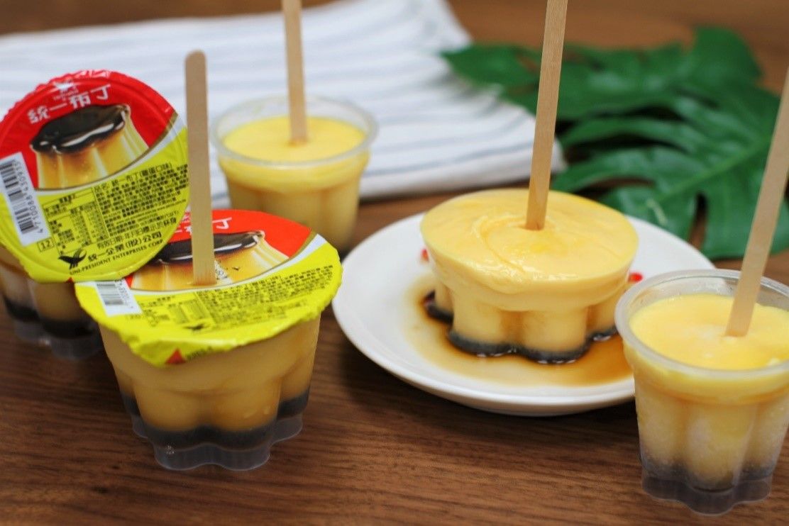 ▲夏日想要消暑，不少民眾都會在家自製統一布丁冰棒。（圖／NOWnews攝）