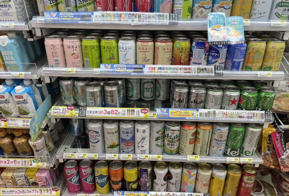 ▲超商不僅現成的飲料選擇眾多，啤酒也是選擇非常多樣，從一般的啤酒以及水果酒、系列調酒都不馬虎。（圖/Dcard）