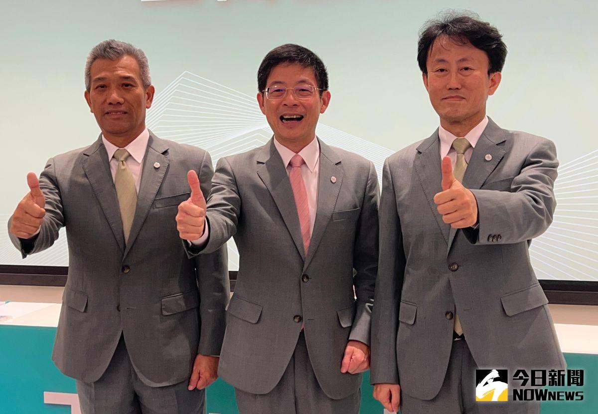 ▲玉山金控暨玉山銀行董事長黃男州（中）今（16）日介紹最新經營團隊，董事會已選出金控總經理陳茂欽（右）、銀行總經理林隆政。（圖／記者顏真真攝）