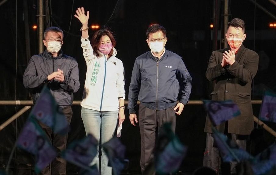 ▲陳柏惟（右一）曾在去年中二立委補選、台中市長選舉時，擔任林靜儀與蔡其昌的輔選幹部。（資料畫面／林靜儀服務處提供，2023.06.16）