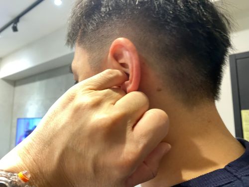 男子反覆中耳炎！害耳膜受損聽力下降　新手術不再感染和耳背說掰
