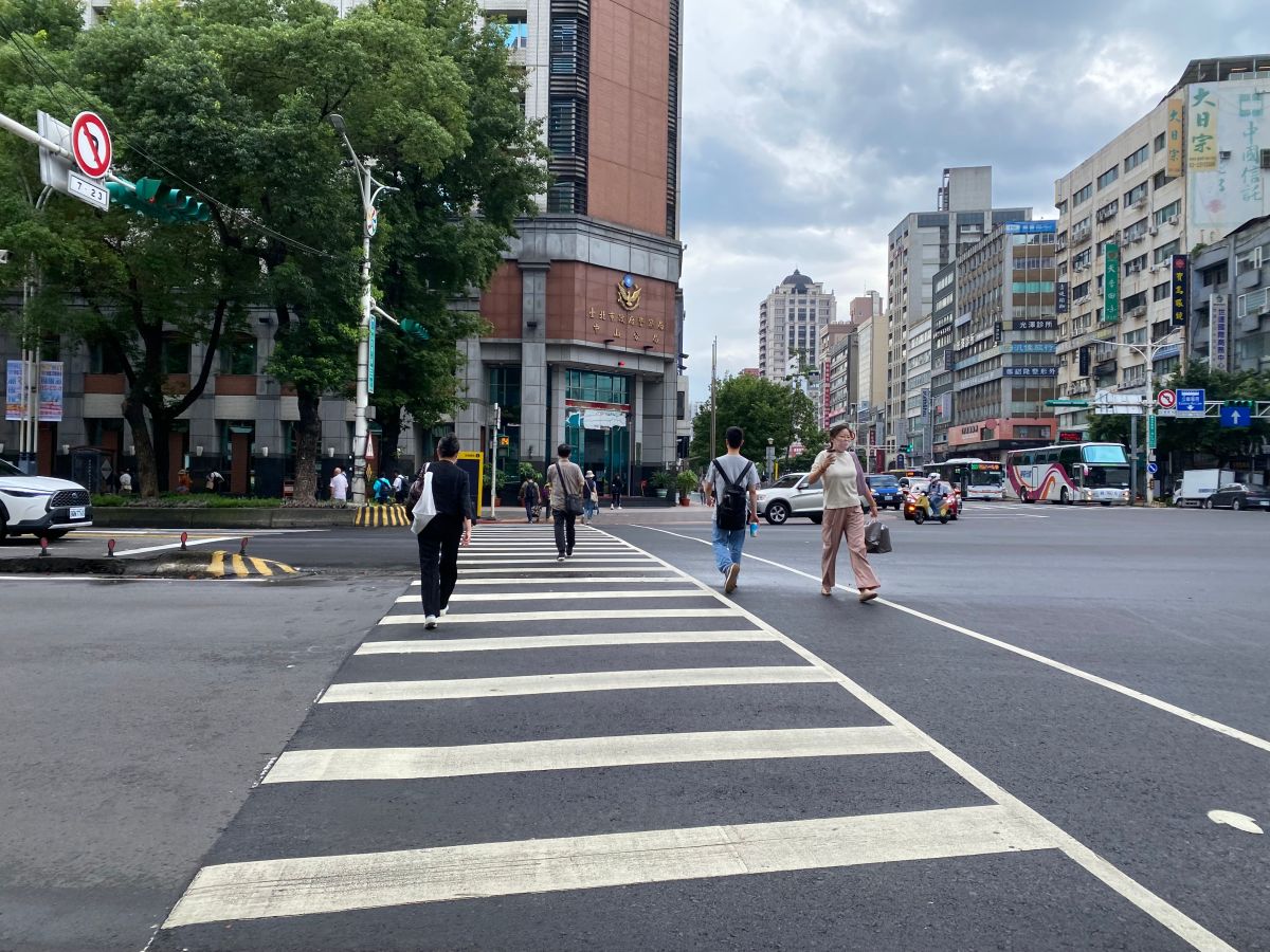 ▲不想再幫房東付房貸，但沒有爸媽的金援，該怎麼存買房頭期款？鄭家純與于子育都說「記帳」很重要，房產達人Sway也公開「3年100萬」存錢法。（示意圖／記者徐銘穗攝）