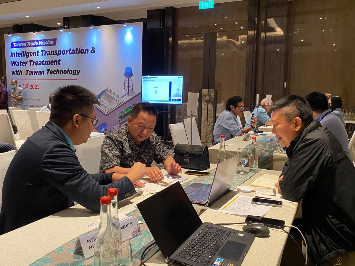 ▲針對印尼政府2024年新首都建造，後續水資源、交通等基礎設施需求龐大，外貿協會近日率台灣企業赴印尼，透過洽談會開發新首都商機。（圖／貿協提供）