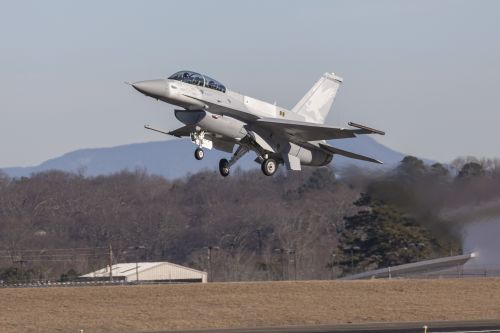 ▲洛克希德馬丁公司出廠的首架新生產F-16V(F-16D Block70)戰機。(圖／洛克希德馬丁官網）