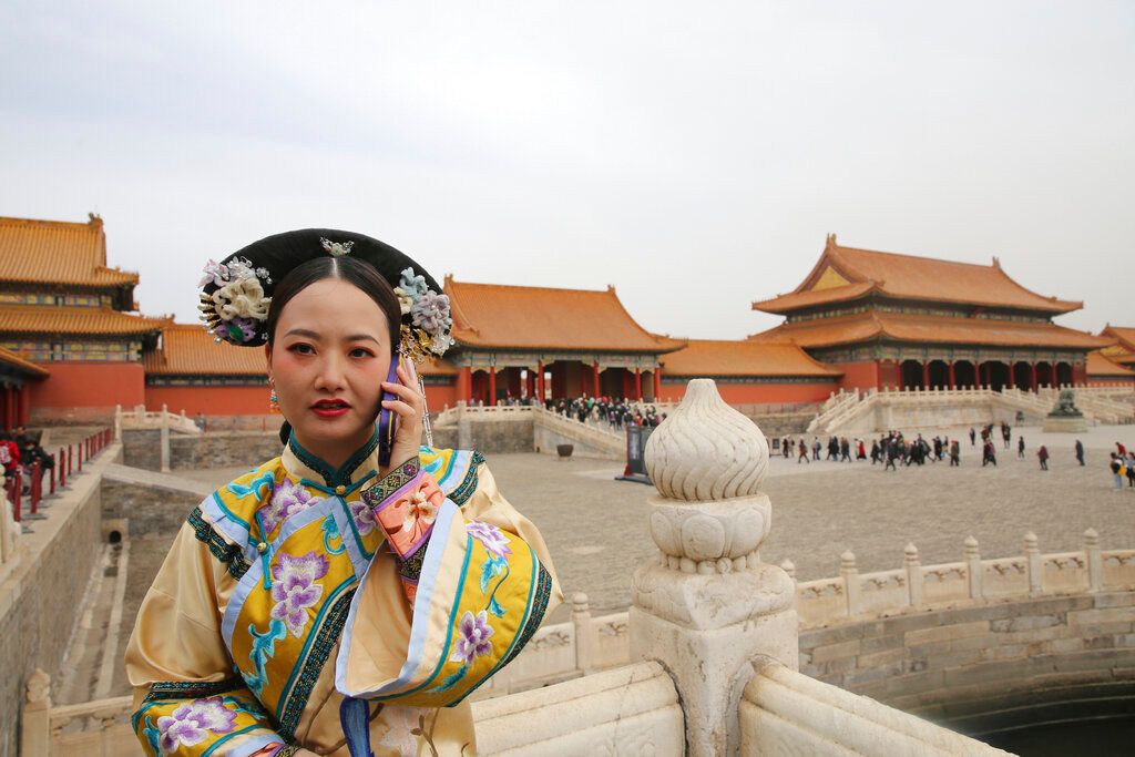 ▲北京故宮博物院日前公布新規，6月30日起，禁止未經允許的各類商業拍攝、演出和自媒體直播活動，帳篷等露營裝備也不能入院。（圖／美聯社／達志影像）