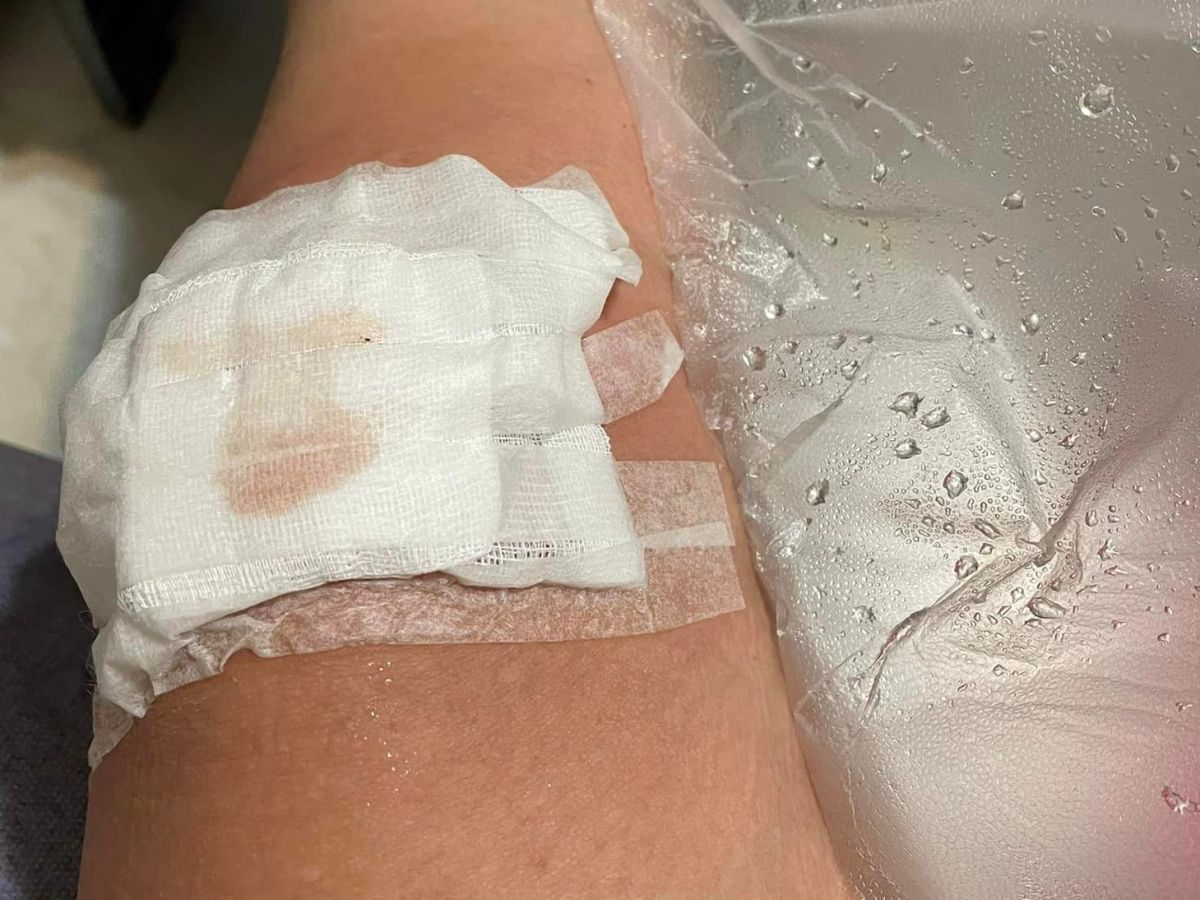 ▲好市多曾被嚴厲指責是「最廢商品」的保鮮膜，被會員開發出「正確用途」，原來不是在食物上，拿來包傷口洗澡時超方便。（圖／翻攝Costco好市多 商品經驗老實說臉書）