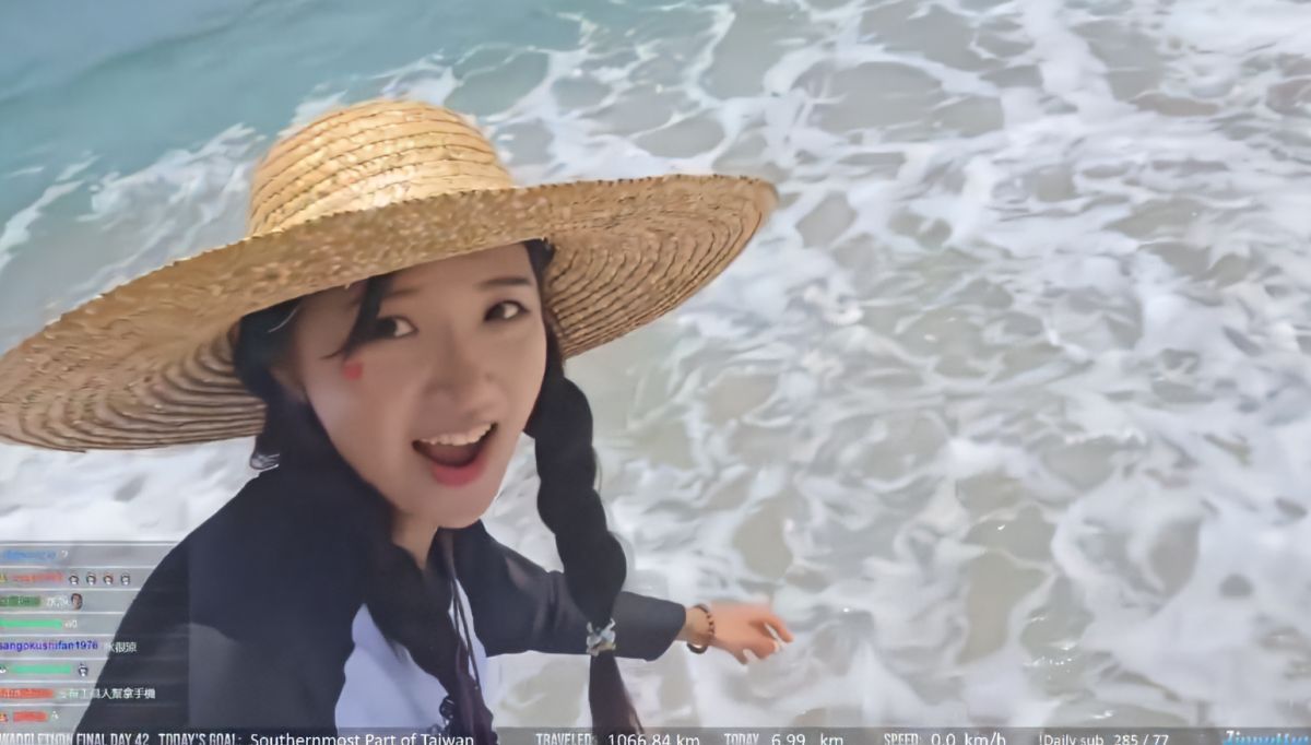 ▲企鵝妹已經抵達墾丁，並在海邊進行一系列水上活動。（圖／Twitch@Jinnytty）