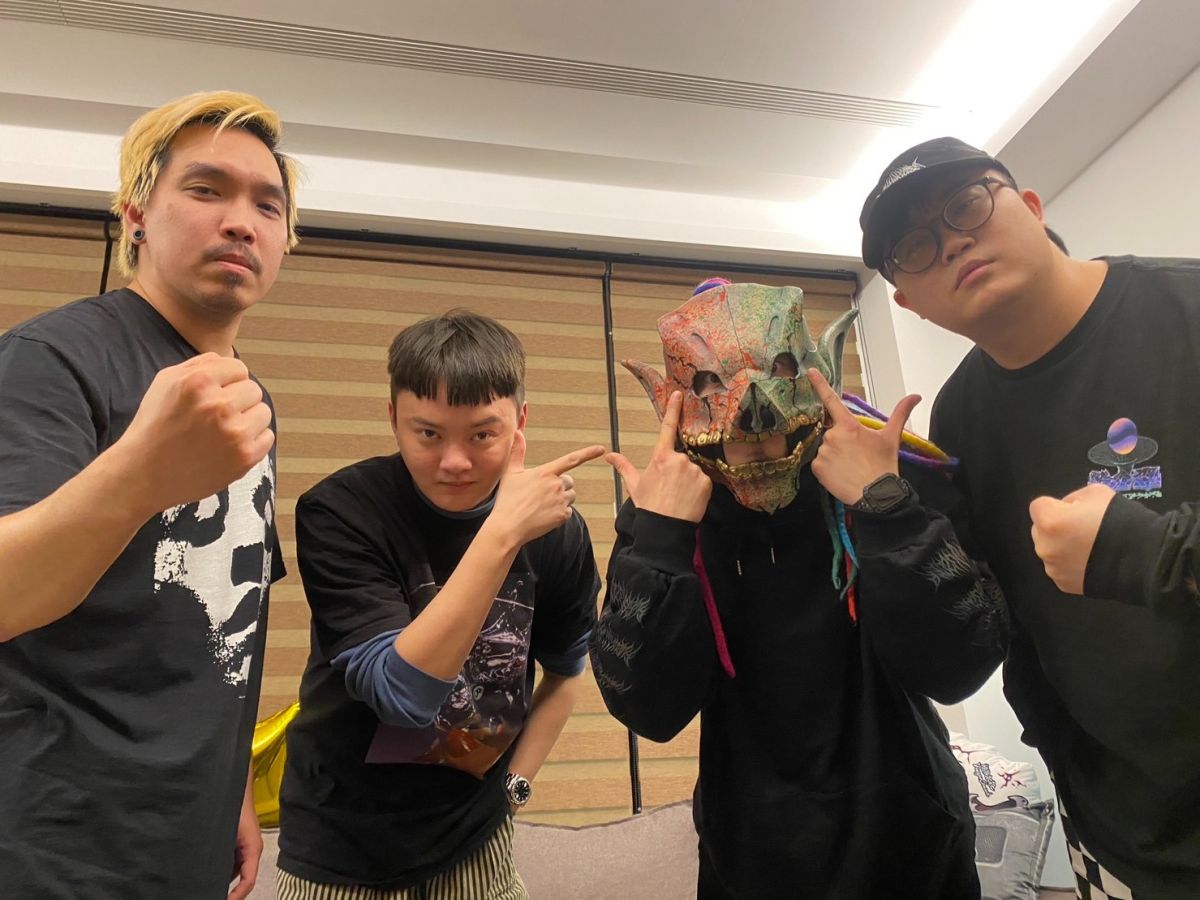 ▲許富凱（左二）重現「雙金組合」，與血肉果汁機推出單曲，許富凱透露單曲「更撕心裂肺」。（圖／凱聲影藝提供）