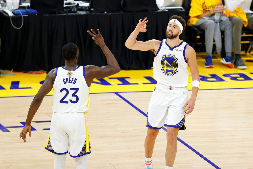 ▲ESPN方面認為勇士陣中兩名核心成員Draymond Green和Klay Thompson應該降薪讓球隊有更多的操作空間。（圖／美聯社／達志影像）