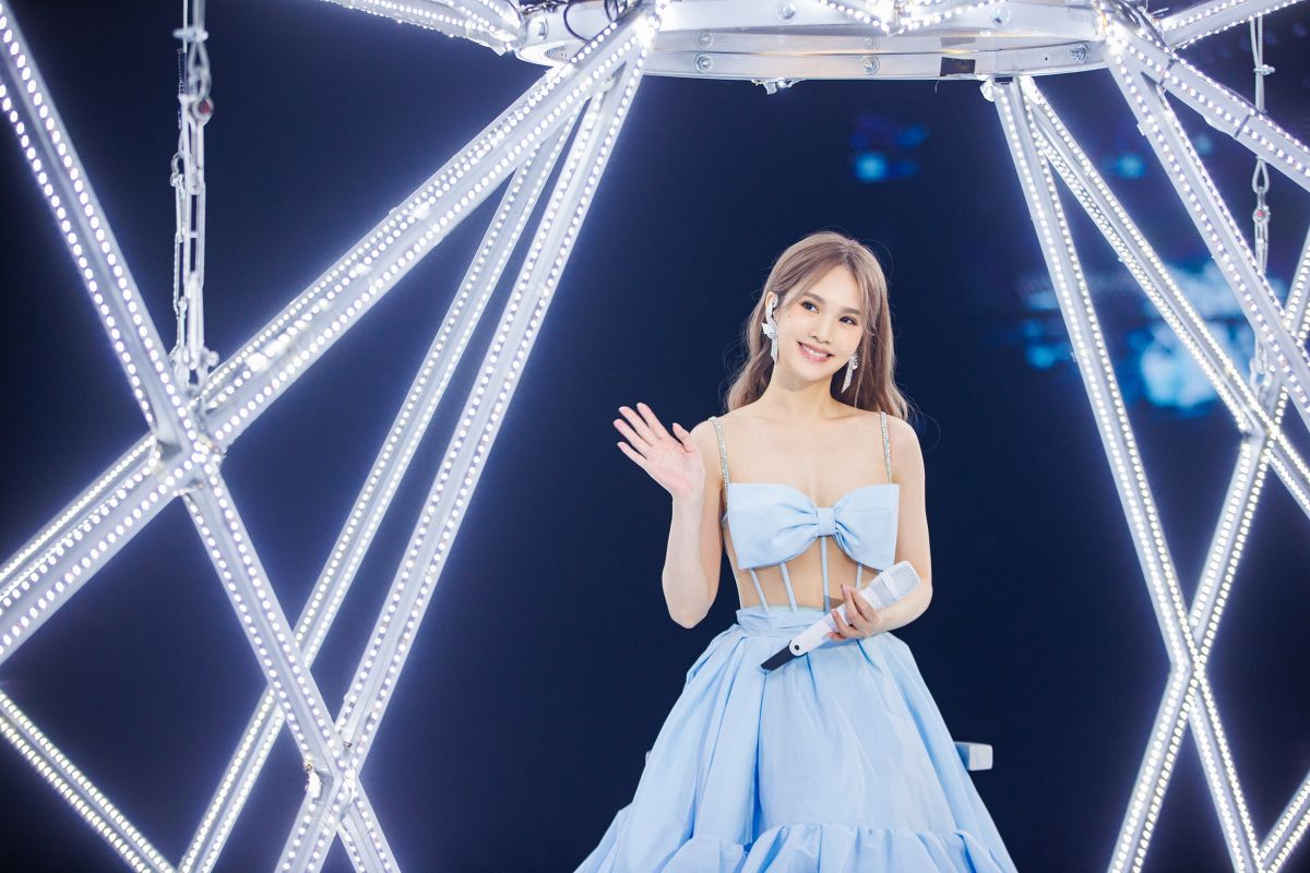 ▲楊丞琳在演唱會上發生小插曲，耳環掉到觀眾席上，讓她緊張的向粉絲道歉。（圖／宜辰整合行銷提供）