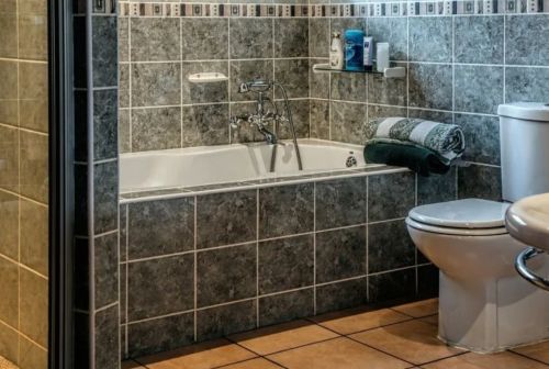 ▲有一名人妻表示自己老公上廁所都會超過1小時，並且要求加裝冷氣，讓她感到非常不解。（示意圖／翻攝pixabay）