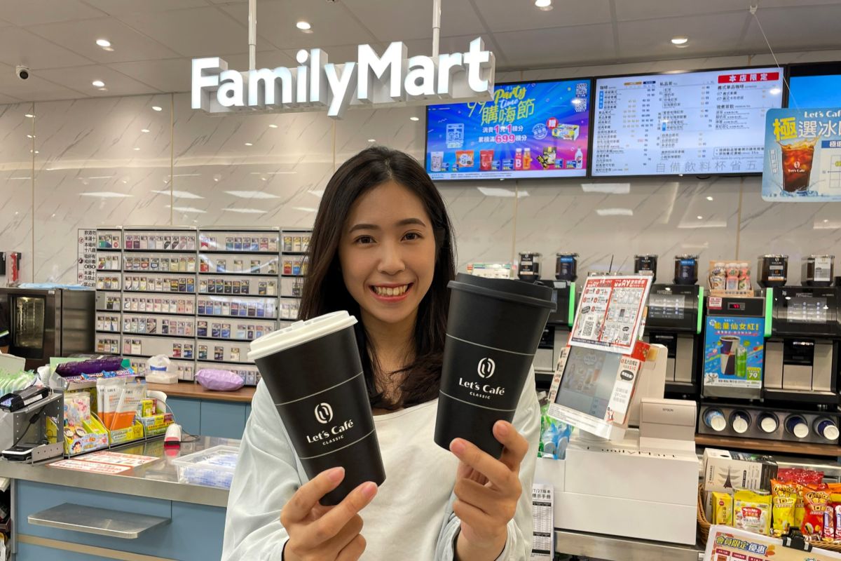 ▲端午連假優惠開跑，全家霜淇淋買一送一之外，氣泡美式、抹茶拿鐵也買1送1。（圖／業者提供）