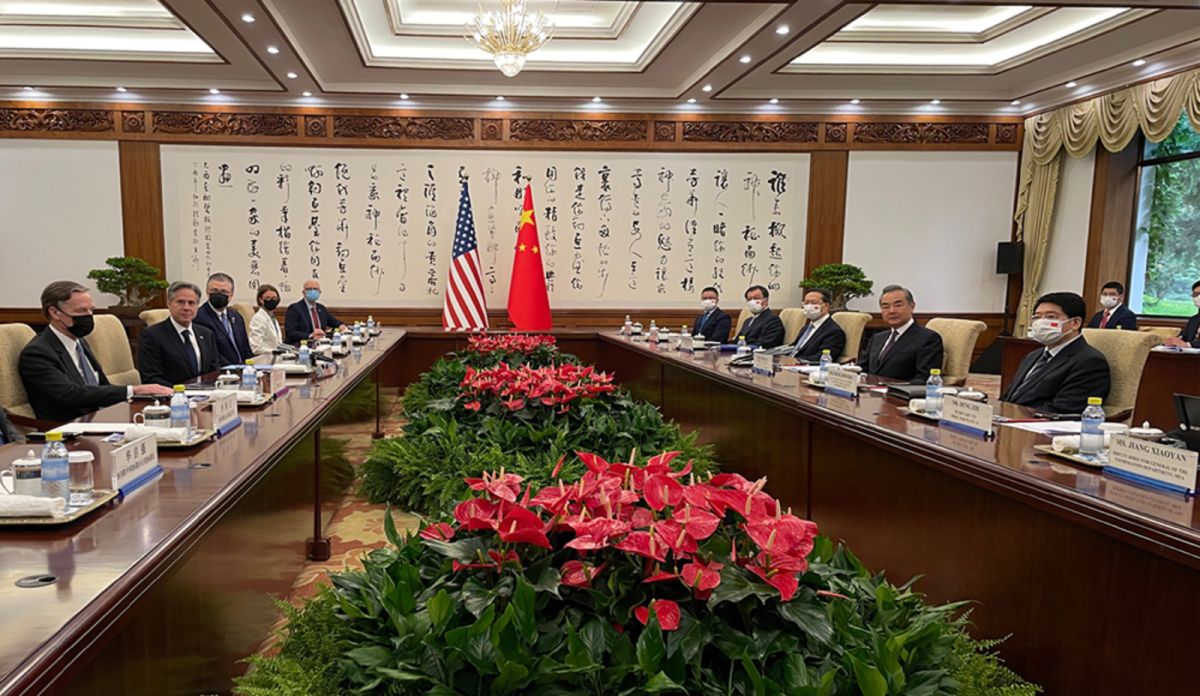 ▲美國國務卿布林肯訪中第二天，與中共中央外事委辦公室主任王毅舉行會談。（圖／翻攝自澎湃新聞）