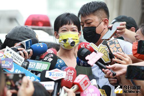 ▲黃子佼認性騷擾後不堪壓力疑似輕生,老婆孟耿如出來說明會陪他一起面對。(圖/記者葉政勳攝 , 2023.06.19) ▲黃子佼認性騷擾後不堪壓力疑似輕生,老婆孟耿如出來說明會陪他一起面對。(圖/記者葉政勳攝 , 2023.06.19)