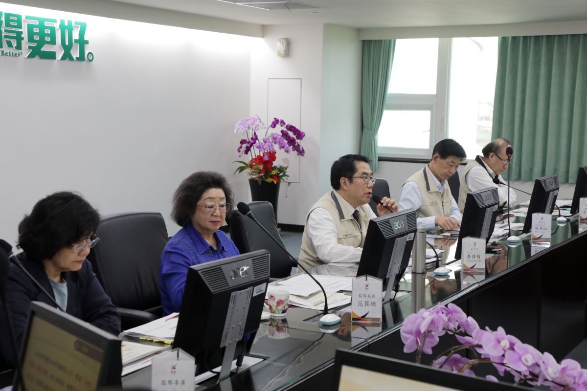 ▲監察院監察委員范巽綠(左二)及王幼玲(左一)至台南市進行視察，並聽取市長黃偉哲市政簡報（圖／台南市政府提供）