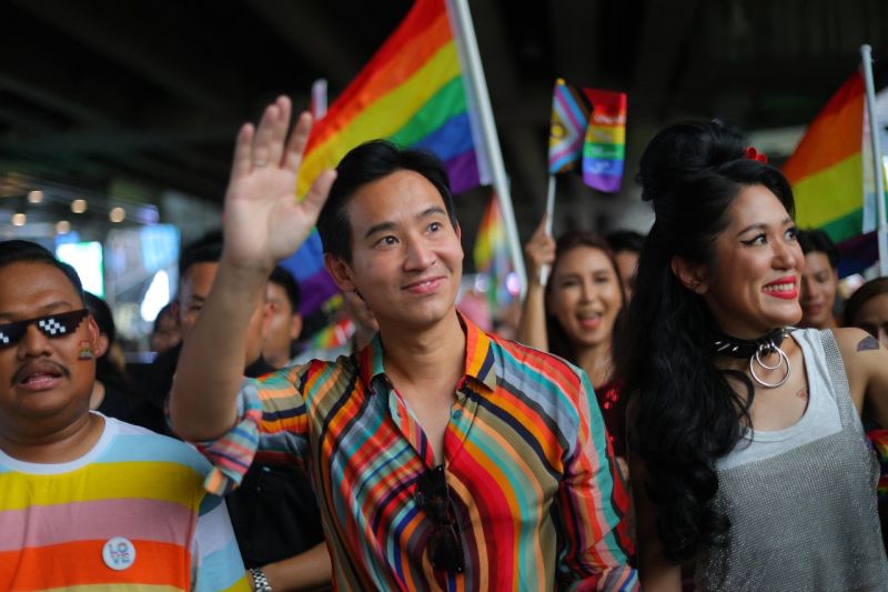 ▲泰國選委會在19日宣布承認票選結果，最大黨前進黨皮塔有望成為下任總理。圖為皮塔參與LGBTQ遊行。（圖／翻攝自臉書）