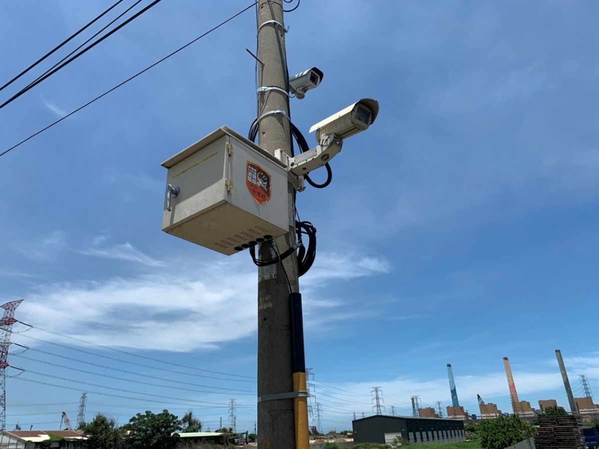 ▲中市環保局查緝不肖業者非法棄置廢棄物，廣佈遠端監視設備(圖／環保局提供2023.6.20)