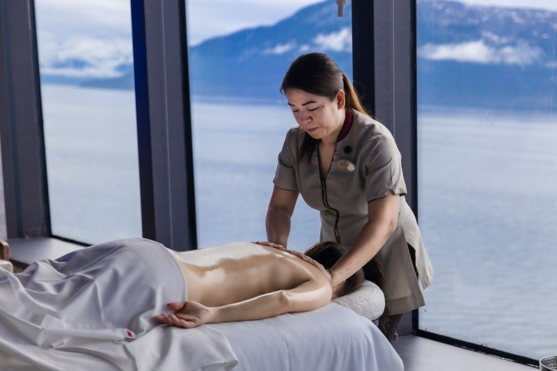 ▲「Mandara Spa」體驗在陽光及海景中享受按摩護理,或悠閒躺在熱石躺椅舒緩疲勞。(圖/雄獅旅遊提供)