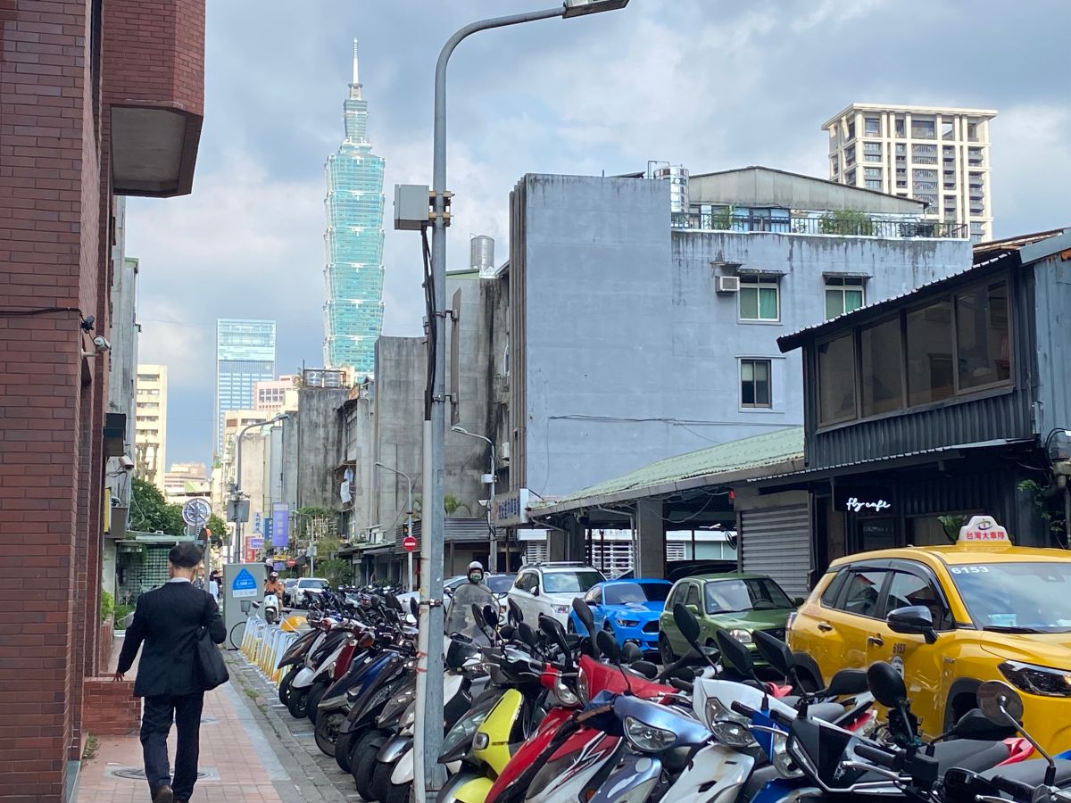 ▲受到央行祭五波選擇信用管制、平均地權條例等影響，專家估今2023年房市總交易量為27.1至28.6萬棟，將較去年衰退10%到15%。（示意圖／記者徐銘穗攝）