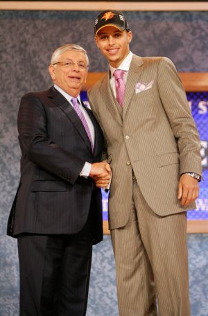 ▲金州勇士球星Stephen Curry在2009年選秀大會以第7順位被選中。（圖／美聯社／達志影像）