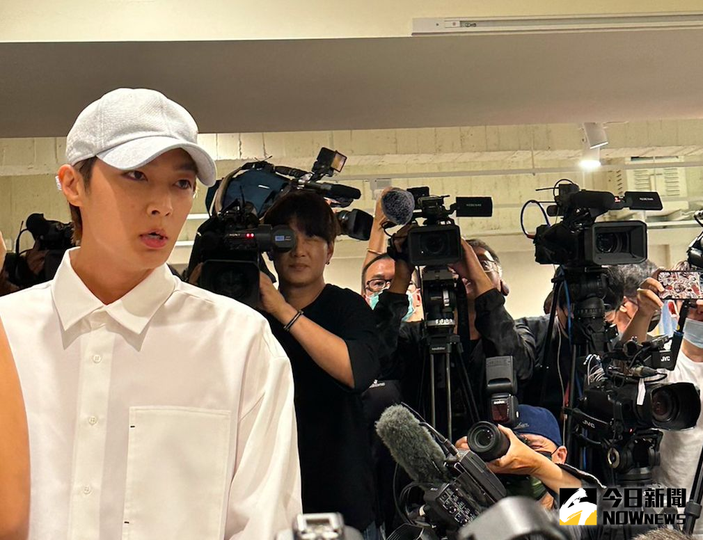 ▲藝人炎亞綸（中）被控拍攝性影像，士檢8日依兒童及少年性剝削防制條例起訴（圖／NOWnews資料照，記者吳雨婕攝）