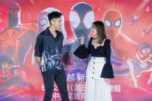 ▲王淨（右）、柯震東出席《蜘蛛人：穿越新宇宙》首映會，分享中文配音過程。