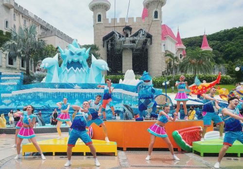 遠雄海洋公園推出7月1日~8月31日前,不論票種可享隔日免費入園。(圖/取自遠雄海洋公園臉書) ▲遠雄海洋公園推出今(29)日起至10月1日止,不限男、女裝扮成嫦娥,並在海洋公園入口處打卡上傳臉書或IG,本人免費入園。(圖/取自遠雄海洋公園臉書)