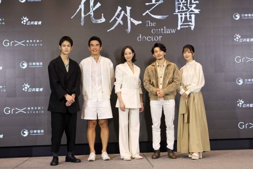▲左起夏騰宏、楊一展、張鈞甯、連炳發、許安植出席《化外之醫》卡司發布會。(圖/公視) ▲左起夏騰宏、楊一展、張鈞甯、連炳發、許安植出席《化外之醫》卡司發布會。(圖/公視)