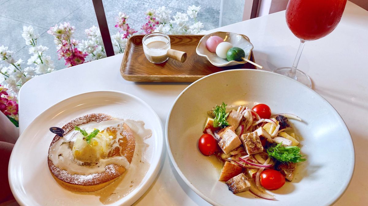 ▲金色三麥petit doux微兜，聯手小茶栽堂3星肯定的黑烏龍茶，創作聯名三重奏新菜，必吃流餡瓦帕鬆餅。東京YOKU MOKU在台12周年，推抹茶雪茄蛋捲及2023全新禮盒。（圖／記者蕭涵云攝）