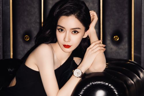 ▲Angelababy腳指甲太長被網友嫌過於邋遢,她發文親自回應了。(圖 /Angelababy微博) ▲Angelababy腳指甲太長被網友嫌過於邋遢,她發文親自回應了。(圖 /Angelababy微博)