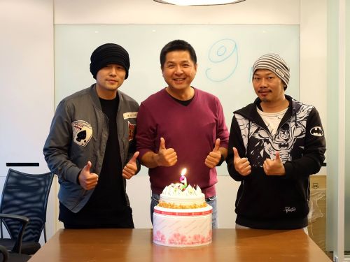 ▲方文山（右）靠著幫周杰倫（左）寫歌走紅，兩人至今還是好兄弟。（圖 ／杰威爾音樂臉書）