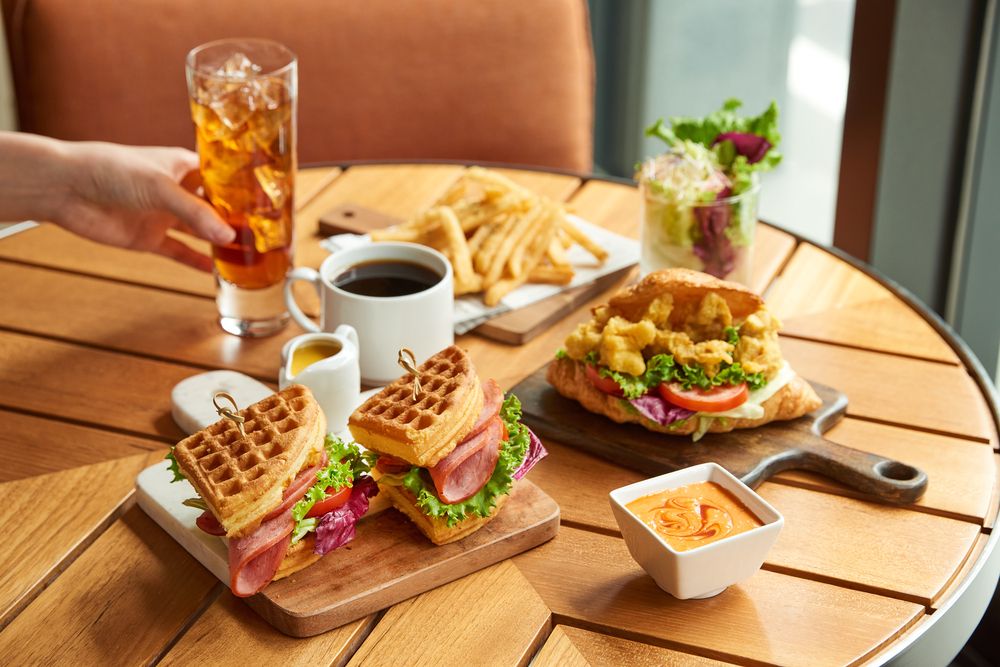 ▲和逸飯店‧台北民生館下午茶時段享套餐8折，7月壽星於7月10日至7月17日享「下午茶套餐買一送一」優惠。（圖／和逸飯店提供）