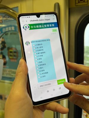 ▲台北捷運透過APP，也能利用文字免通話，通報客服中心及行控中心。（圖／北捷提供）