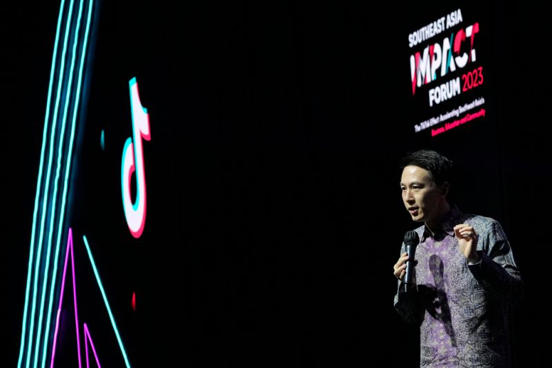 ▲TikTok總裁周受資日前在印尼舉辦的論壇上表示，計劃在未來幾年內，投資數10億美元在印尼和東南亞。kTok在東南亞的用戶人數達到3.25億，其中約有1.24億的用戶來自印尼。（圖／美聯社／達志影像）