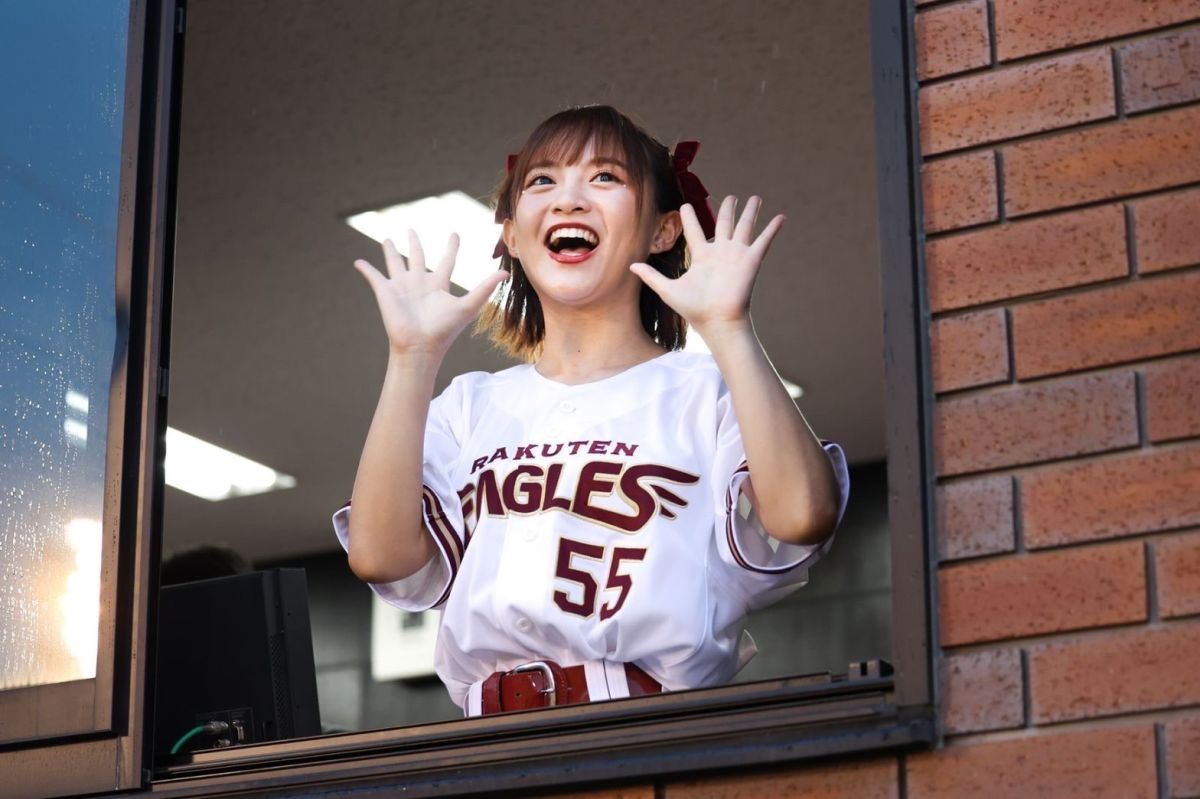 ▲ 樂天女孩前往仙台 ，限量商品日本粉絲搶著買。（樂天提供）