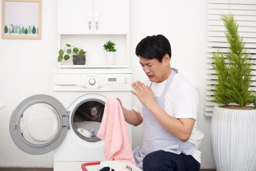 ▲美國研究發現，若洗衣機3年沒清潔，含菌量高達70幾萬，是馬桶的500倍以上。可用家中常見的小蘇打粉清洗，1次花費不到10元（圖／信義家居提供）