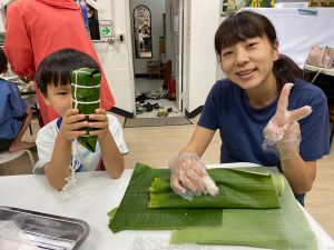 越南粽淵源竟與古代王子有關！新住民導師講解傳說、DIY方形粽
