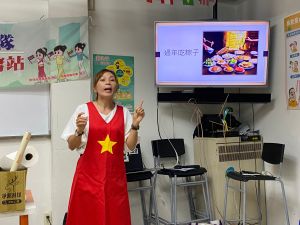 ▲多元文化講師范紅豔分享越南過年吃粽子的習俗。（圖／移民署嘉義市服務站提供）