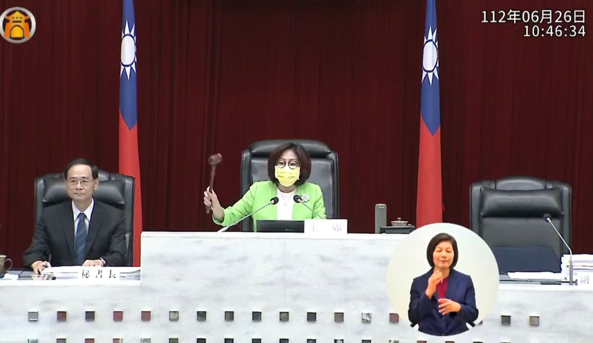 ▲高雄市議會今天審議通過成立「性別平等委員會」，議長康裕成再次強調性騷零容忍態度，期盼打造性別友善空間。(圖／高市議會提供)