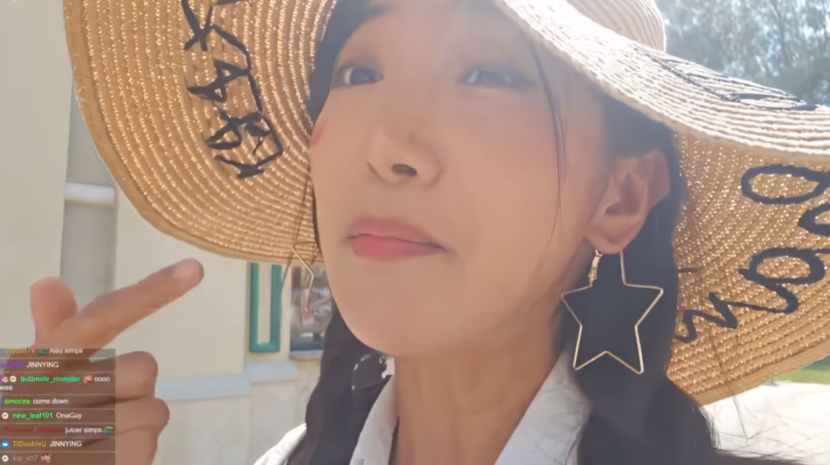 ▲企鵝妹（Jinny）在歐洲旅遊時，被酸民激怒，忍不住在直播上花5分鐘回嗆對方。（圖／Twitch@Jinnytty）