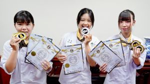 ▲2023WCC世界金廚國際大賽得獎同學合影。（圖／高餐大提供）