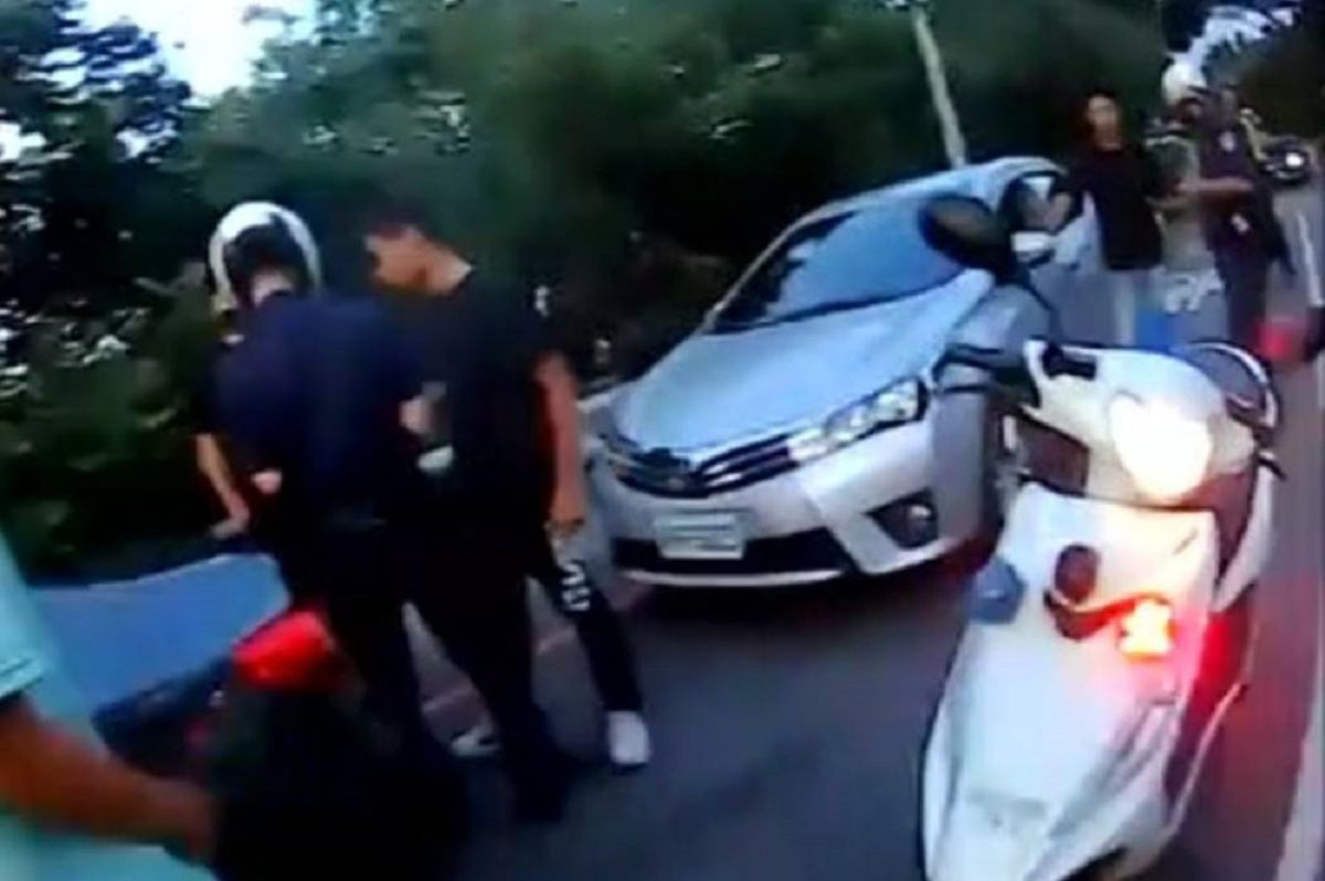 ▲端午連假期壽山及動物園郊遊的車潮不斷，許多違規改裝及噪音車輛在萬壽橋一帶出沒。轄區鼓山分局僅一下午就取締了20件交通違規，另有16件噪音車輛函請環保局裁處。（圖／鼓山分局提供）