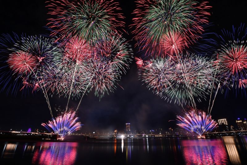 ▲「大稻埕夏日節」迎接最終場壓軸480秒煙火。（圖／台北市觀傳局提供）