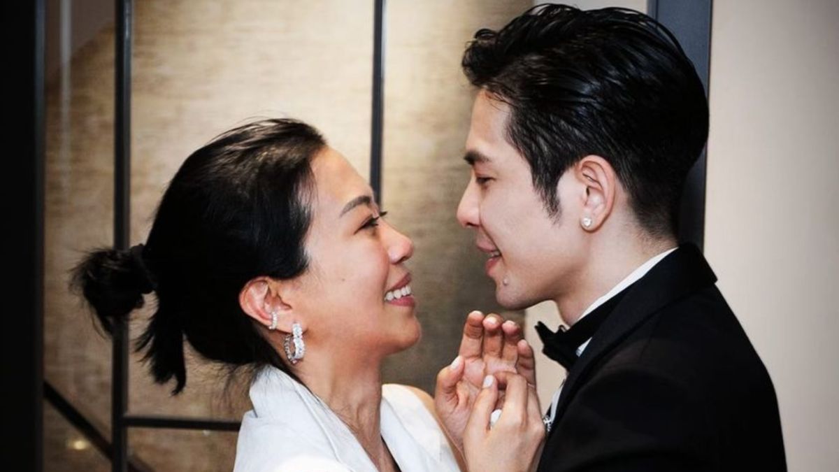 ▲金曲歌王蕭敬騰（右）宣布成功求婚經紀人Summer，兩人交往的16年來，相伴走過頂峰與低谷。（圖／翻攝蕭敬騰臉書）