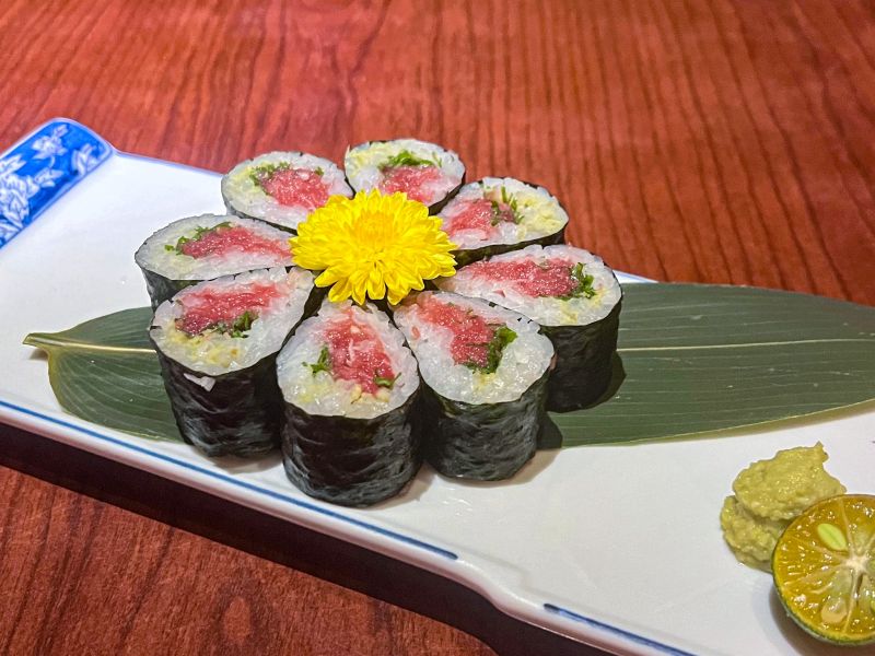 ▲單點新菜「黑鮪魚鐵火捲」。(圖/馬辣集團提供)