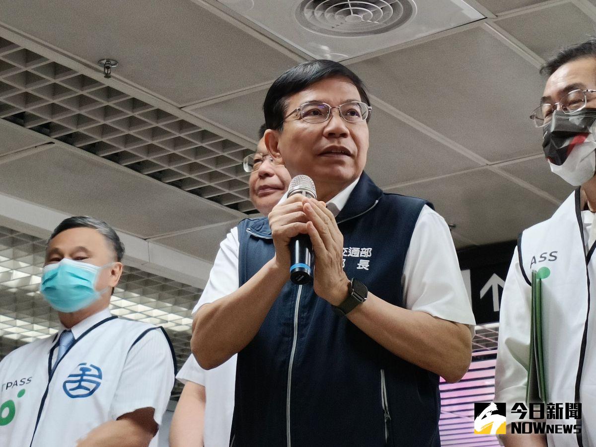 ▲交通部長王國材表示，漢光演習將舉行2次預演、正式演習，若有影響還請旅客多包涵。（圖／記者許若茵攝，2023.06.28）