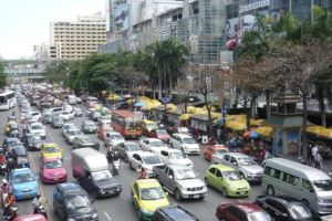 曼谷引進自動交通管理系統　盼「塞車不再塞到懷疑人生」
