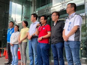 NCC今審《鏡電視》案深鎖電梯、逃生門　藍黨團衝現場吃閉門羹
