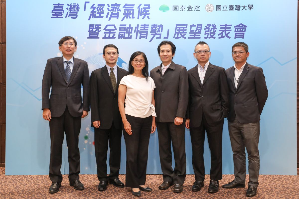 ▲國泰台大產學合作計畫團隊今（28）日公布今（2023）年第2季台灣經濟氣候暨金融情勢及展望。（圖／國泰金提供）